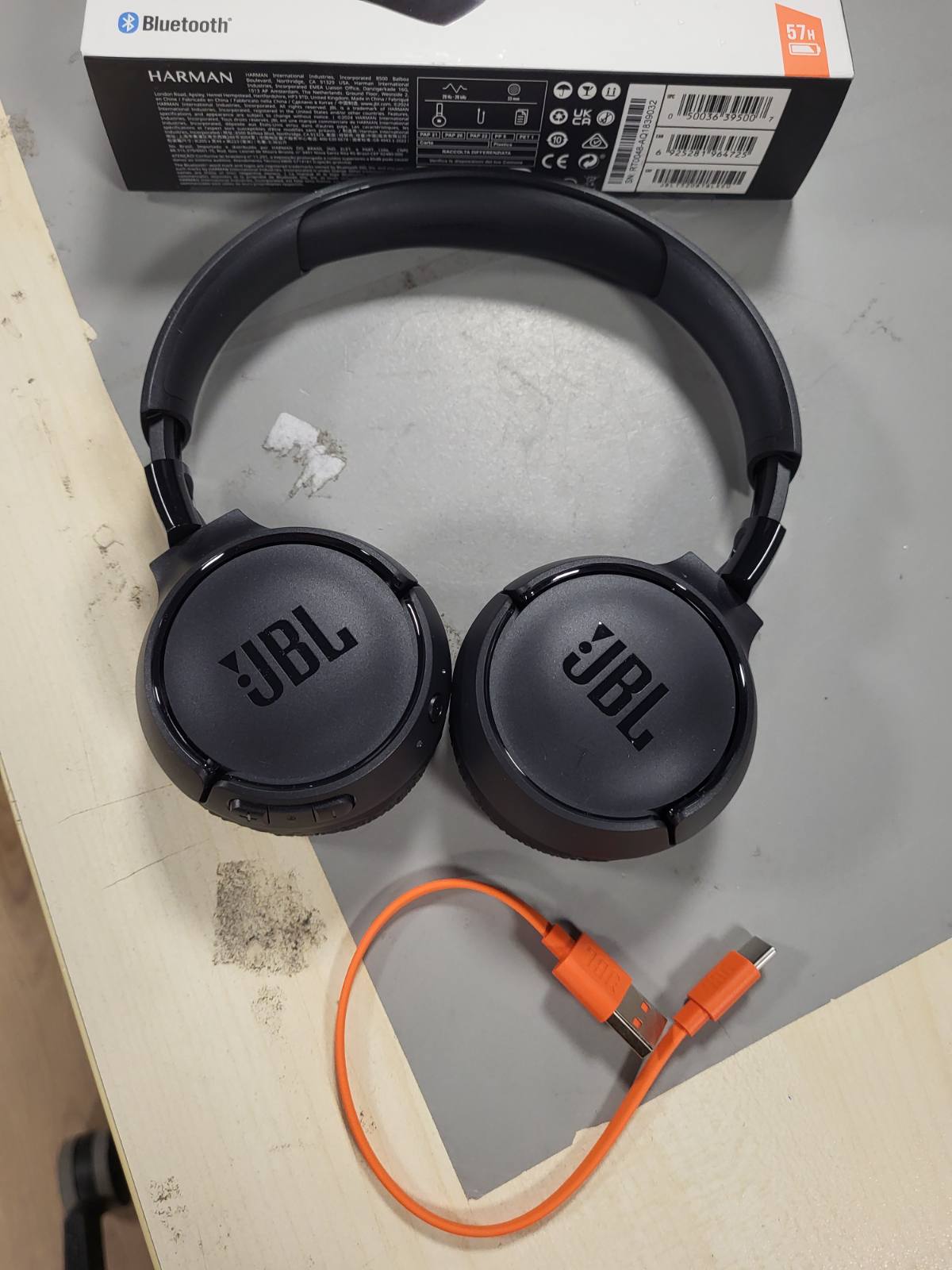 267920 - JBL Tune 520 BT Kufje pa tel Bluetooth, të palosshme dhe të lehta, mikrofon dhe kontrolle në vesh, JBL Pure Bass, lidhje shumëpikëshe, deri në 57 orë jetëgjatësi baterie, të zeza