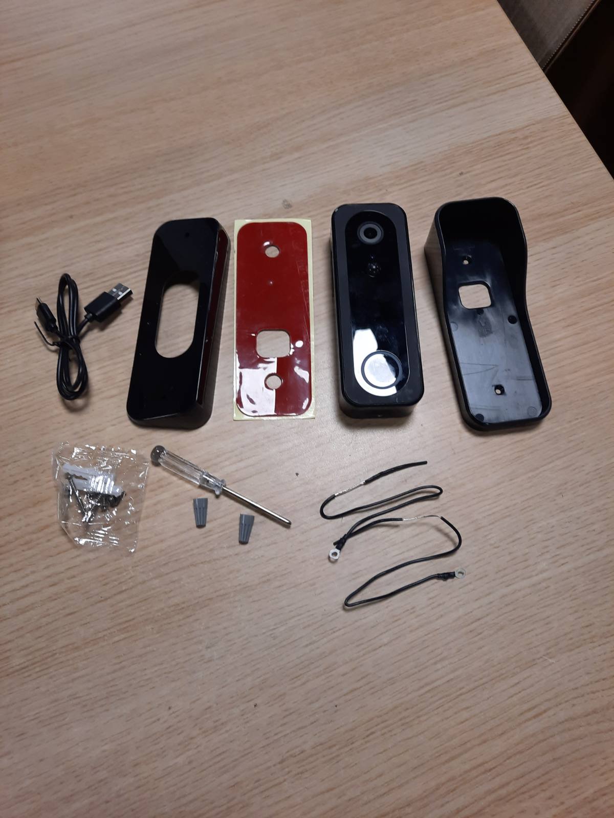 267933 - TRUST Zile dere me video Wi-Fi, Kamerë me kënd të gjerë 2K HD 3MP, inteligente pa tel me zilkë dhe 30 melodi, e pajtueshme me aplikacionin, e rikarikueshme USB-C, Shikim nate, e papërshkueshme nga uji, e zezë