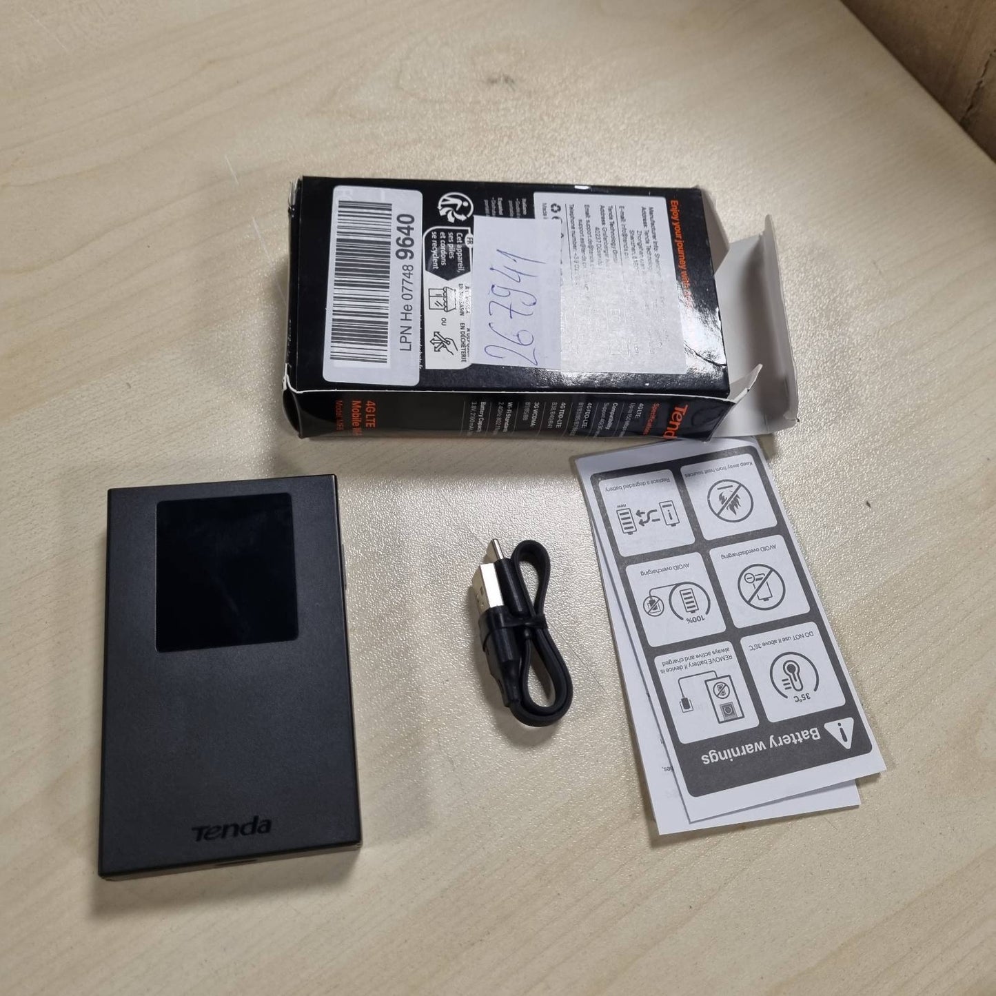 267941 - TENDA Bar WiFi MF6 me SIM CAT 4, 150Mbps, Wi-Fi 6 AX300Mbps, Router WiFi portativ, Ekran LCD me ngjyra, Bateri e rikarikueshme, Portë USB-C, Karikim me Powerbank
