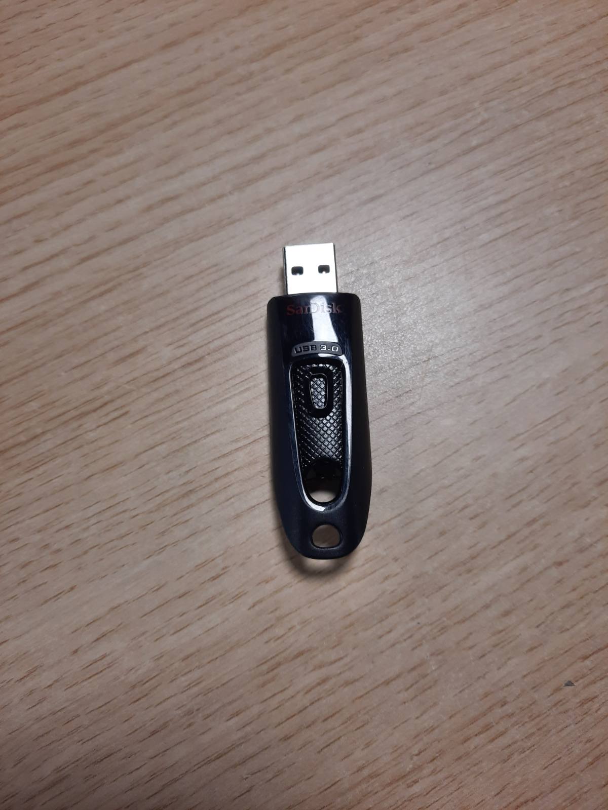 267995 - SANDISK Njësi flash USB 3.0 Ultra 256 GB, softuer SecureAccess, mbrojtje me fjalëkalim, shpejtësi transferimi deri në 130 MB/s, e zezë