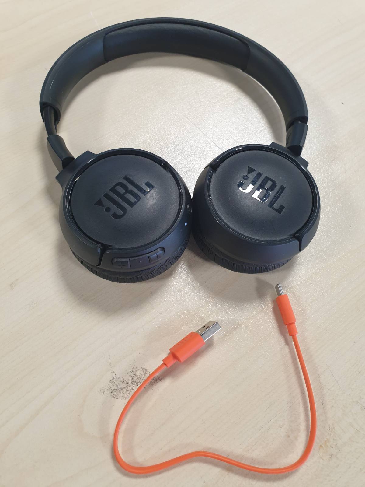 268060 - JBL Kufje Tune 510 BT Bluetooth On-Ear, të zeza, palosshme, deri në 40 orë jetëgjatësi e baterisë