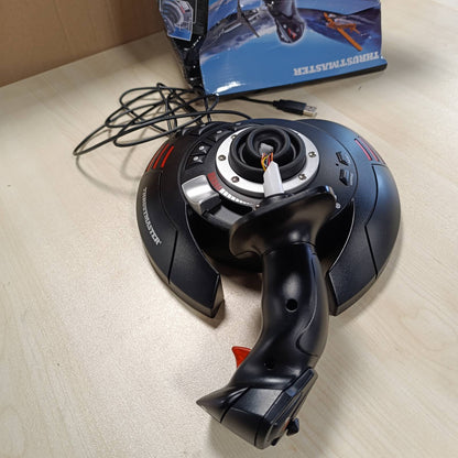 268136 - THRUSTMASTER T.Flight Stick X Joystick për PC, Plug & Play, Ergonomik, Timon rrotullues, Shkrepëse të shpejtë