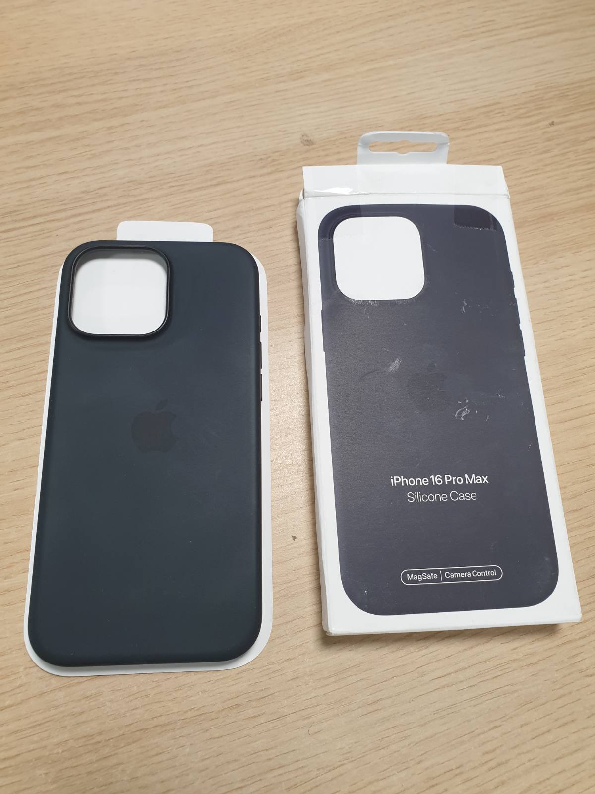 268137 - Mbështjellëse silikoni për Apple iPhone 16 Pro Max me MagSafe, e zezë