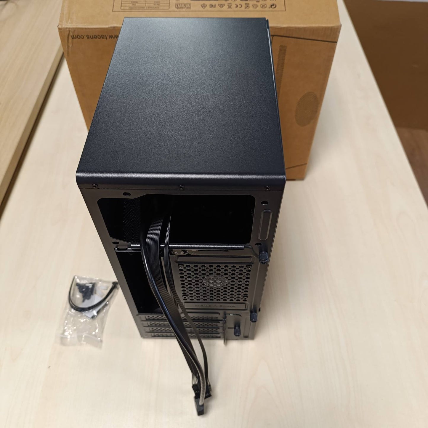 268147 - TACENS NOVAX - Kuti PC Micro-ATX Ultra-Kompakte, Dizajn i Plotë Metalik, 1x Ventilator 80 mm, Kuti Mini-Tower, e Zezë
