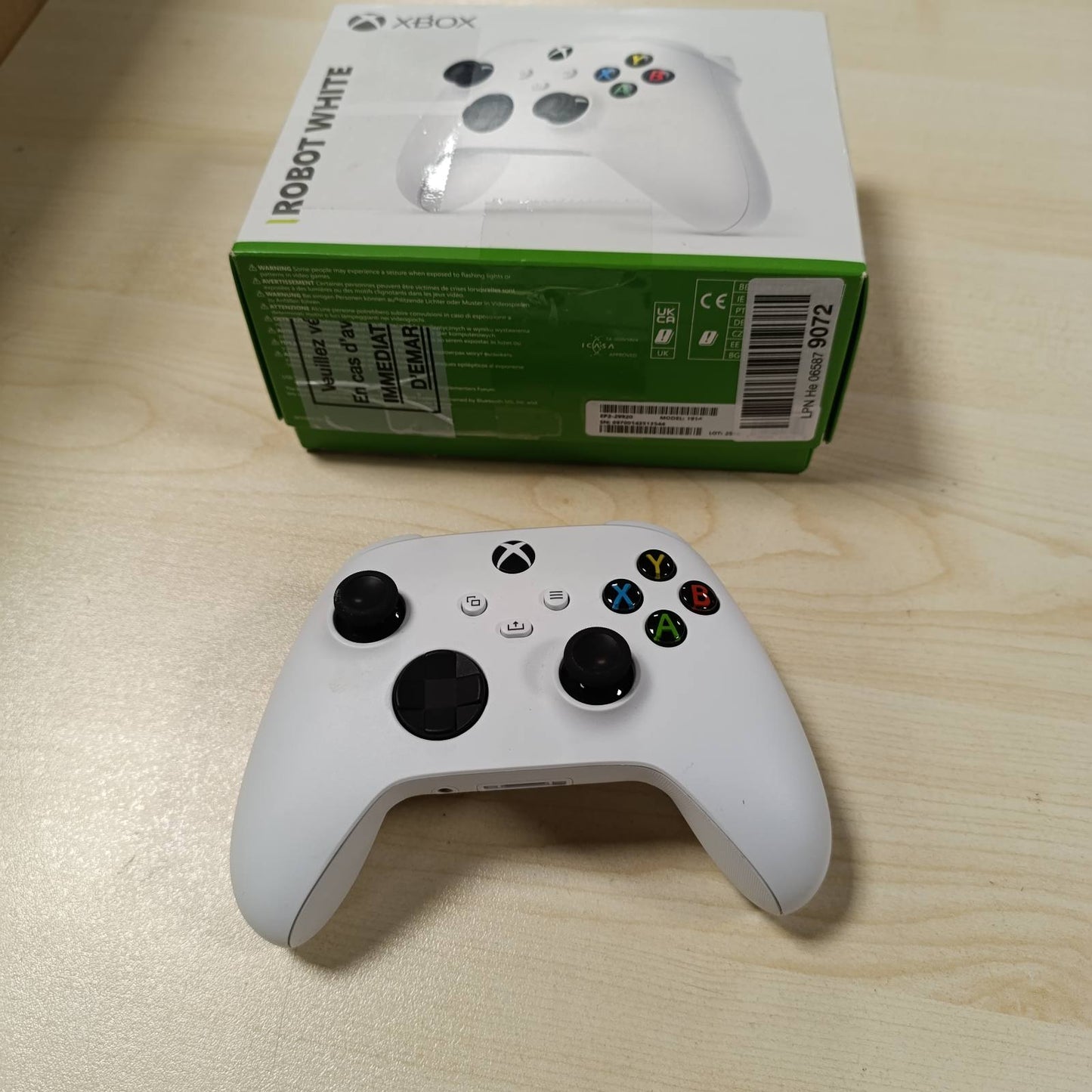 268148 - XBOX - One pa Fil - Robot White, Kompatibilitet: Series X, Series S, One, Windows 10 dhe 11, Android, iOS