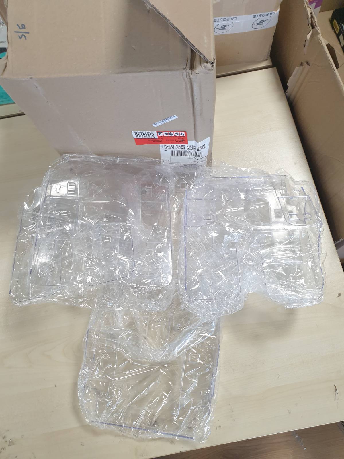 268164 - Flexiplus Set i qëndrueshëm për raft revistash në mur, ekran prej pleksiglasi A4, ekran me dy mure, 6 ndarje me 2 sete fiksimi, transparent