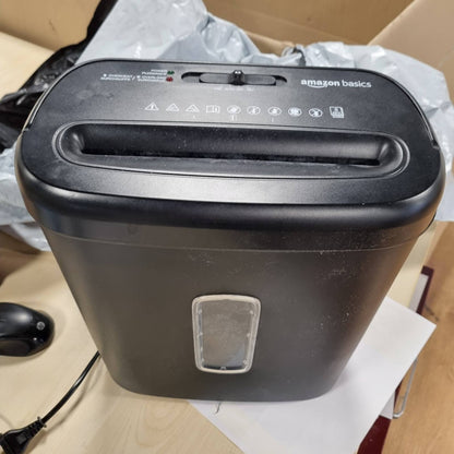 268190 - AMAZON BASICS Shredder letre me prerje tërthore, 8 fletë për letër dhe kartash krediti, i zi
