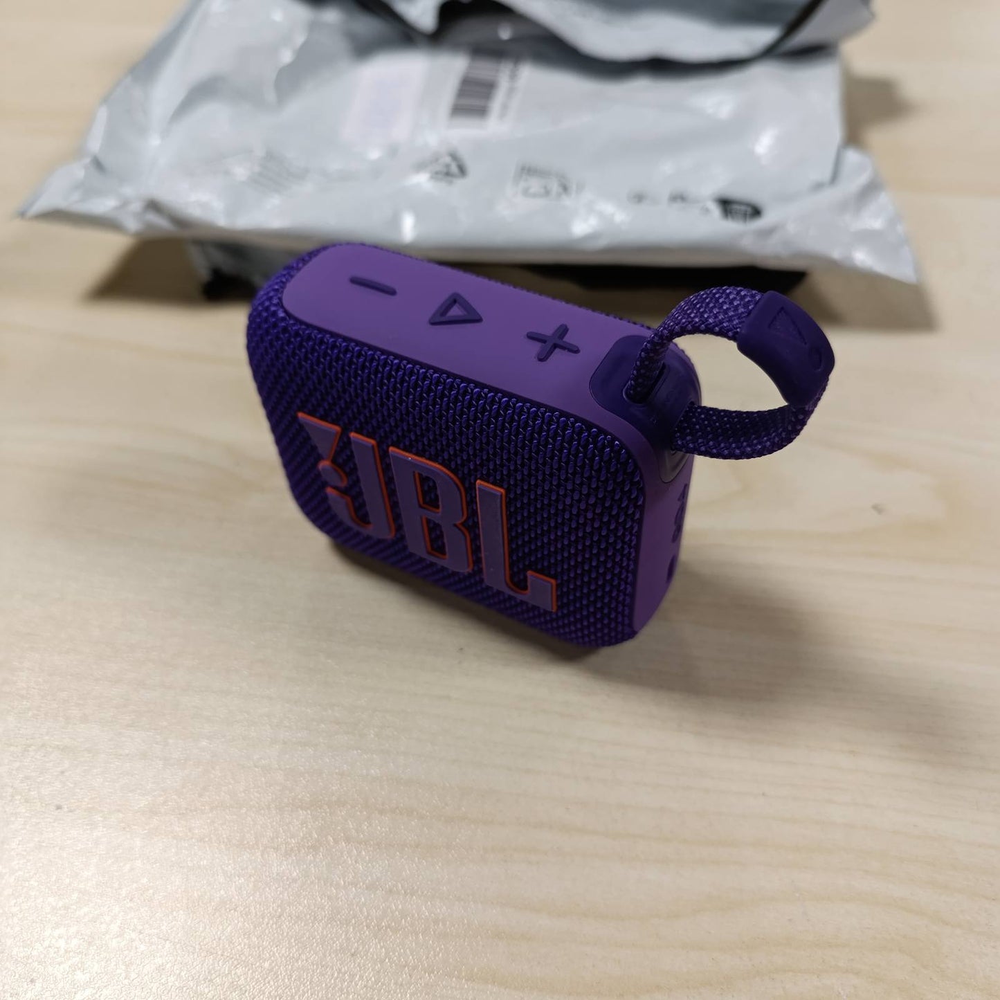268216 - JBL GO 4, Altoparlant Ultra Portativ Bluetooth, Tingull JBL Pro, Bas i Fuqishëm, Jetëgjatësi Baterie 7-Orë, IP67 Rezistente ndaj Ujit dhe Pluhurit, Vjollcë