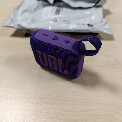 268216 - JBL GO 4, Altoparlant Ultra Portativ Bluetooth, Tingull JBL Pro, Bas i Fuqishëm, Jetëgjatësi Baterie 7-Orë, IP67 Rezistente ndaj Ujit dhe Pluhurit, Vjollcë