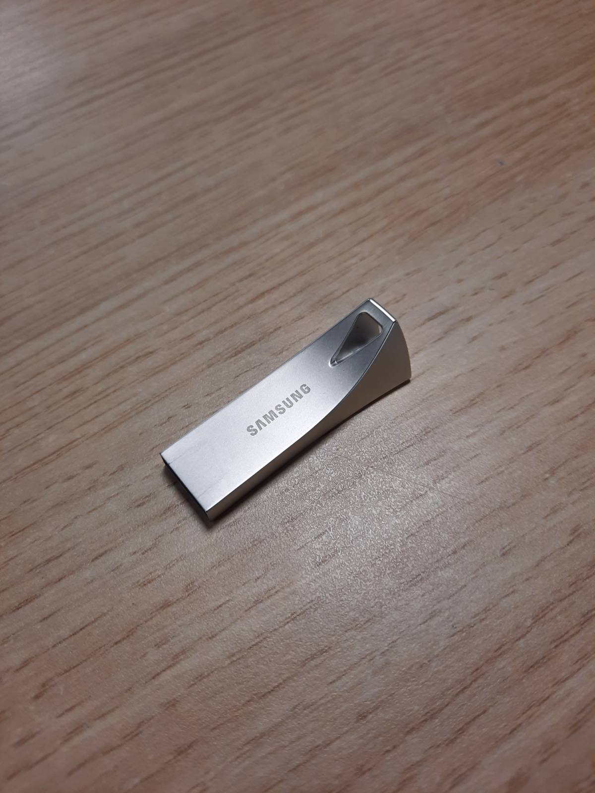 268278 - SAMSUNG Njësi memorieje BAR Plus USB Type-A, 128 GB, lexim 400 MB/s, shkrim 60 MB/s, USB 3.1, ngjyrë shampanje, MUF-128BE3/APC