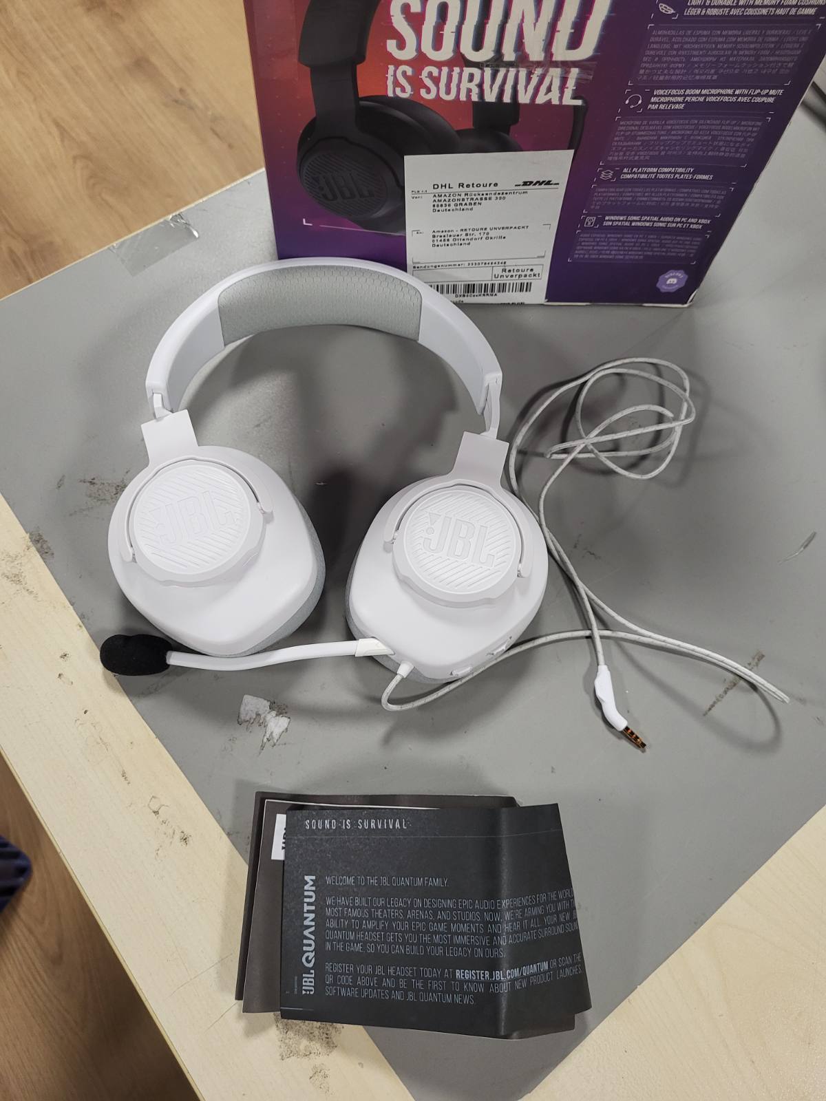 268379 - JBL KUFJE PËR LOJËRA ME TEL QUANTUM 100M2, JBL QUANTUMSOUND SIGNATURE, PRIZË 3.5 MM, KOMPATIBILITET ME SHUMË PLATFORMA, MIKROFON TË SHKËPUTSHËM ME OPSION HESHTJE, TË BARDHA