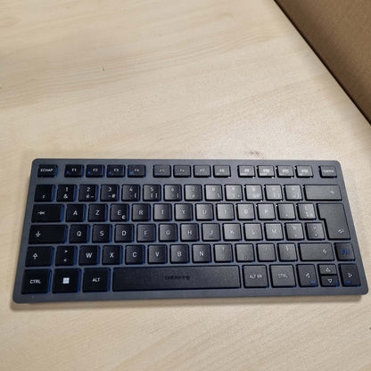 268399 - CHERRY KW 7100 MINI BT, Tastierë kompakte Bluetooth, 3 kanale, dizajn frëng (AZERTY), përfshin çantë mbajtëse, Ngjyra: Blu e errët