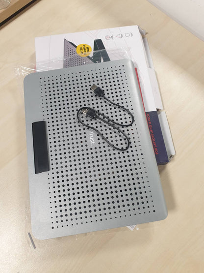 268461 - TRUST Mbështetëse për laptop Exto, 40.6 cm, jastëk ftohës, ngritës me ventilator USB, lartësi të rregullueshme, 8 nivele, materiale të ricikluara