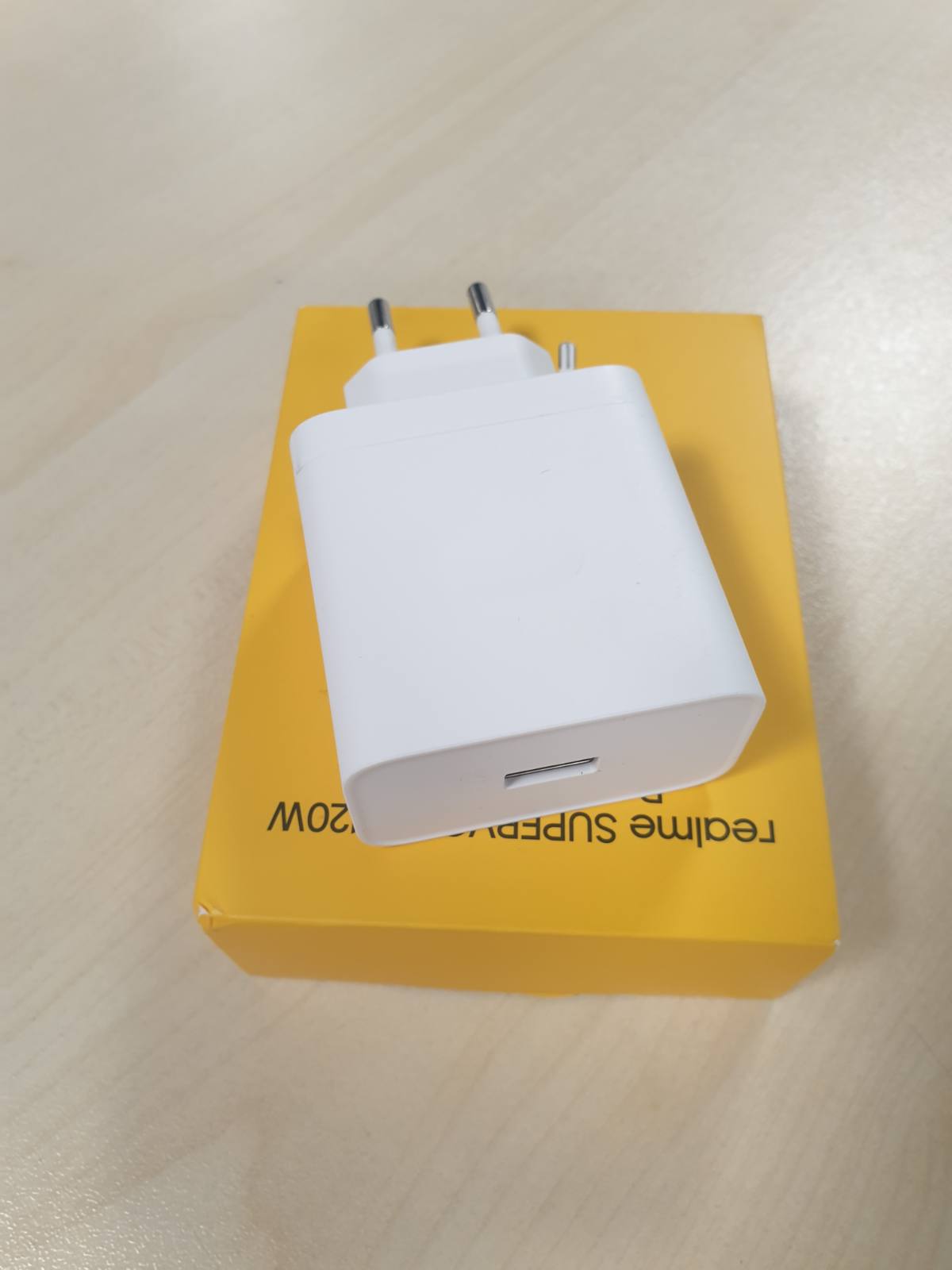 268547 - realme Adaptor energjie SUPERVOOC 120W, i bardhë