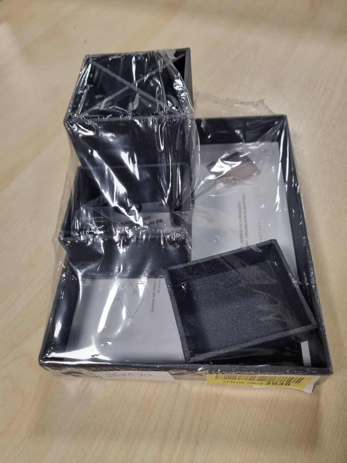 268570 - BIGSO BOX OF SWEDEN LENA Organizues tavoline me 4 ndarje, fibra kartoni dhe letra, e zezë