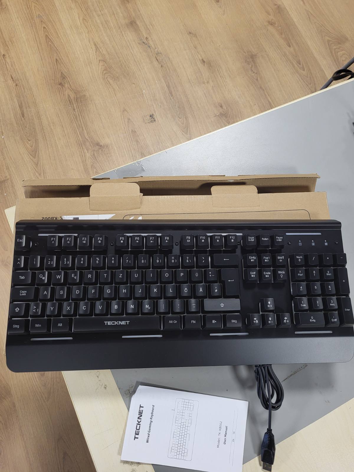 268583 - TECKNET Tastierë Lojërash RGB për PC, Membranore me 105 Taste, Panel i Plotë Metalik, Ndriçim RGB me 15 Zona, 25 Taste Anti-Ghosting, Paraqitje Gjermane (QWERTZ)