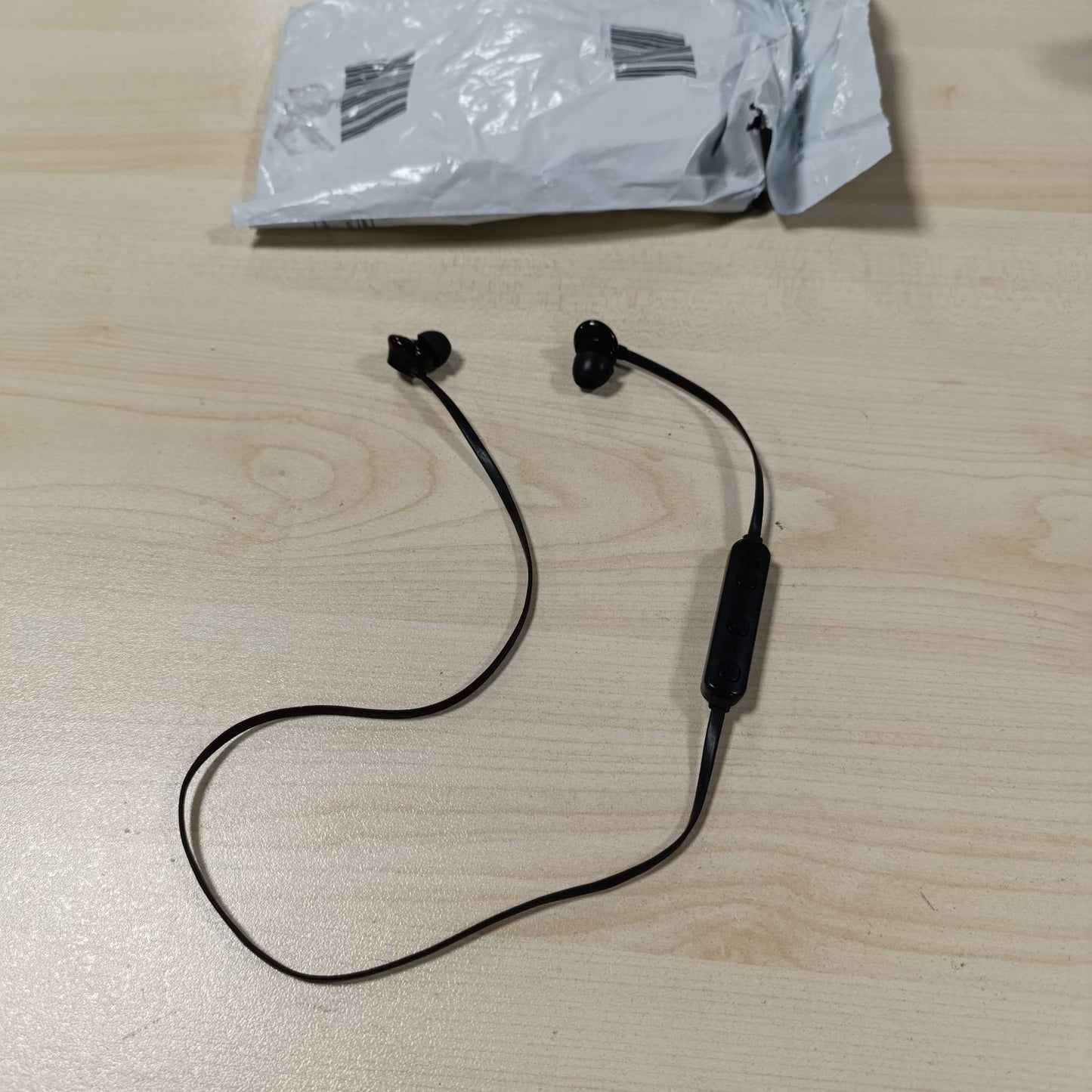 268700 - Kufje Bluetooth në Vesh, Tinguj Muzikor, Pa Tel, Mikrofon për Telefona Smartphone, Telekomandë e Integruar, Jetëgjatësi Baterie 6 Orë, E Zezë