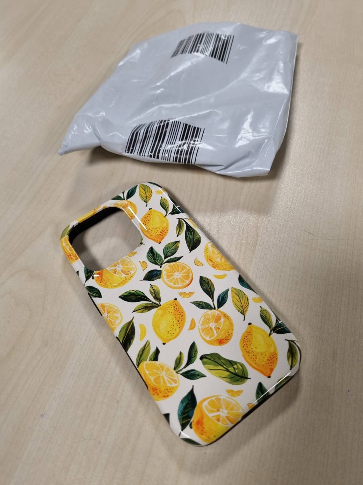 268838 - MBËSHTJELLËS PËR IPHONE 16 PRO, DIMENSIONE: 6.1 INÇ, MATERIAL: SILIKON, NGJYRË: LIMONATË VERORE ME BOJË AKUAREL DHE FRUTA AGRUME