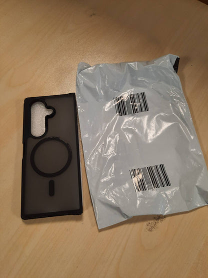 268868 - MBËSHTJELLËSE MAGNETIKE OWKEY PËR SAMSUNG Z FOLD 7: E pajtueshme me MagSafe, mbështjellëse e hollë mat transparente, e zezë.