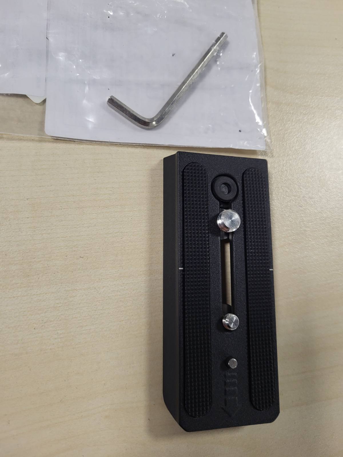 268895 - CAYER Pllakë Rrëshqitëse me Çlirim të Shpejtë, Zëvendësuese e Pllakës Universale QR120 me Vida Montimi 1/4" dhe 3/8"