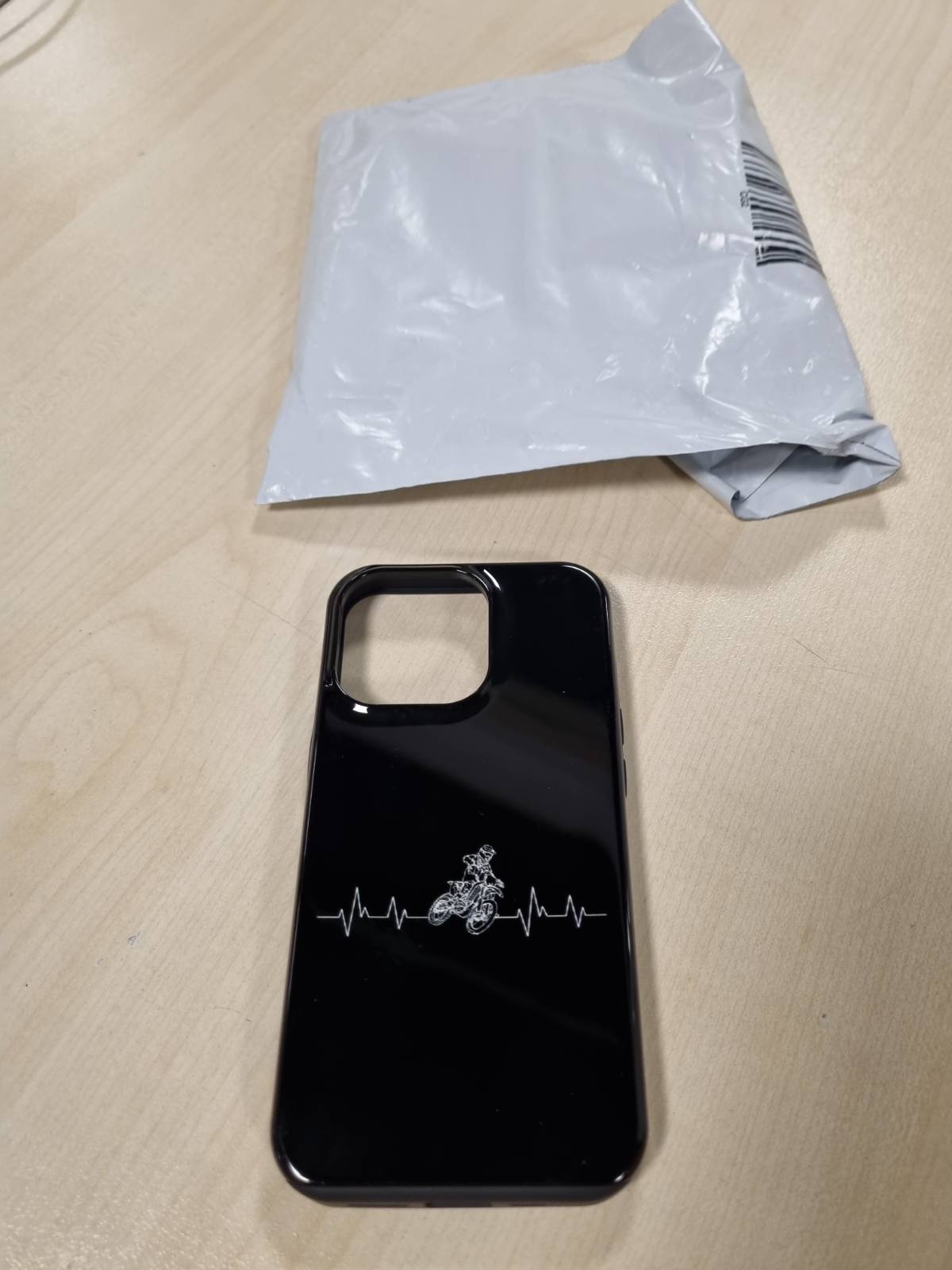 268915 - Mbështjellëse për Motocross HEARTBEAT ENDURO për iPhone 15 Pro