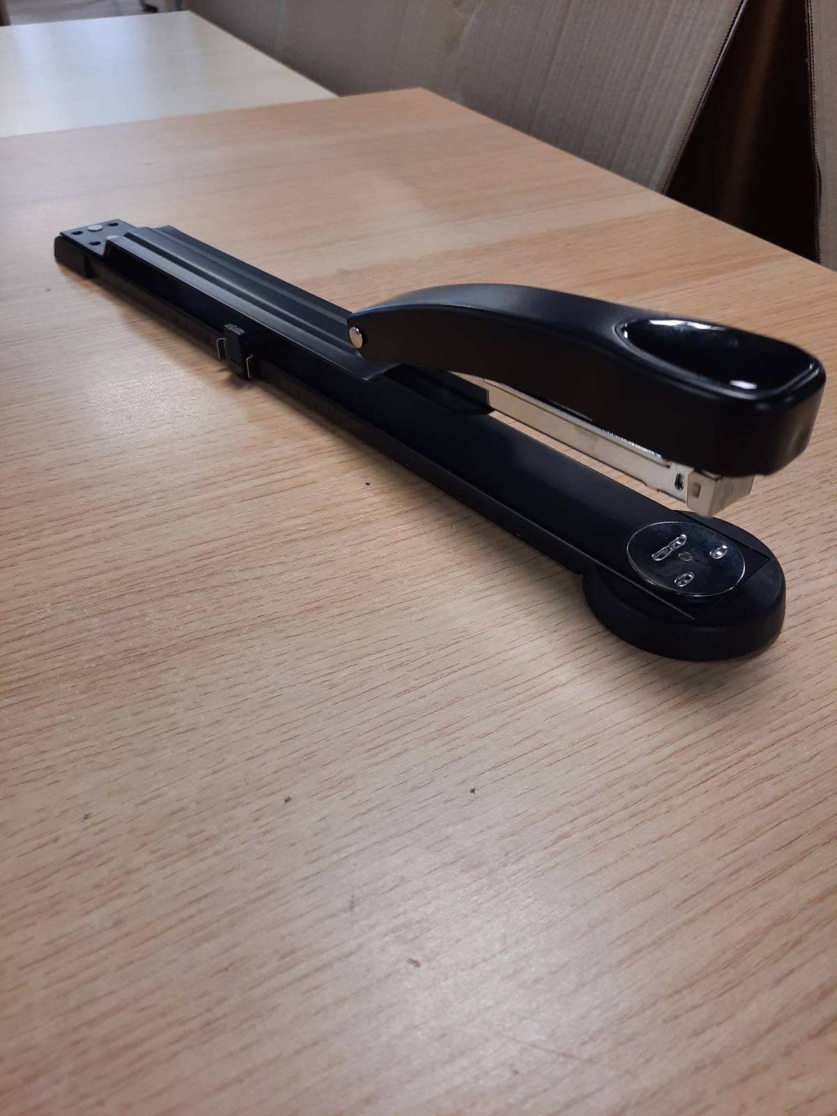 268916 - MARLIN Kapëse me krah të gjatë Rapesco 1464 Germ-Savvy Antibakteriale me 5000 kapëse x 26/6 mm, kapacitet kapëseje 25 fletësh, e zezë