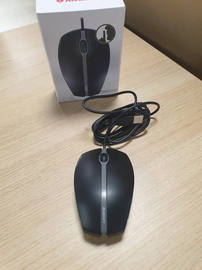 268922 - CHERRY Maus GENTIX i heshtur, me tela, butona të qetë pa zhurmë klikimi, sensor optik (1,000 DPI), dizajn simetrik, kabllo 1.8 m, USB 2.0, i zi
