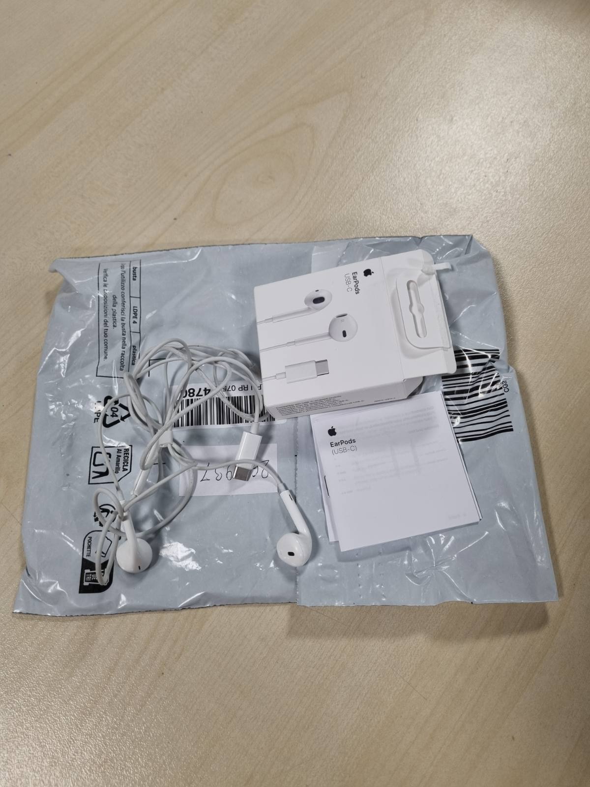 268937 - APPLE Kufje USB-C