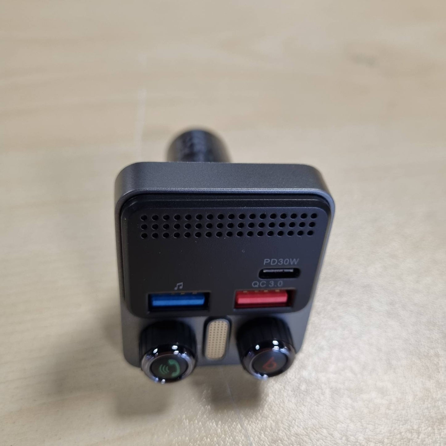 268955 - GIZMOVINE Transmetues FM për makinë, Adaptor Bluetooth 5.4, 48W, 3 Porta karikimi të shpejtë