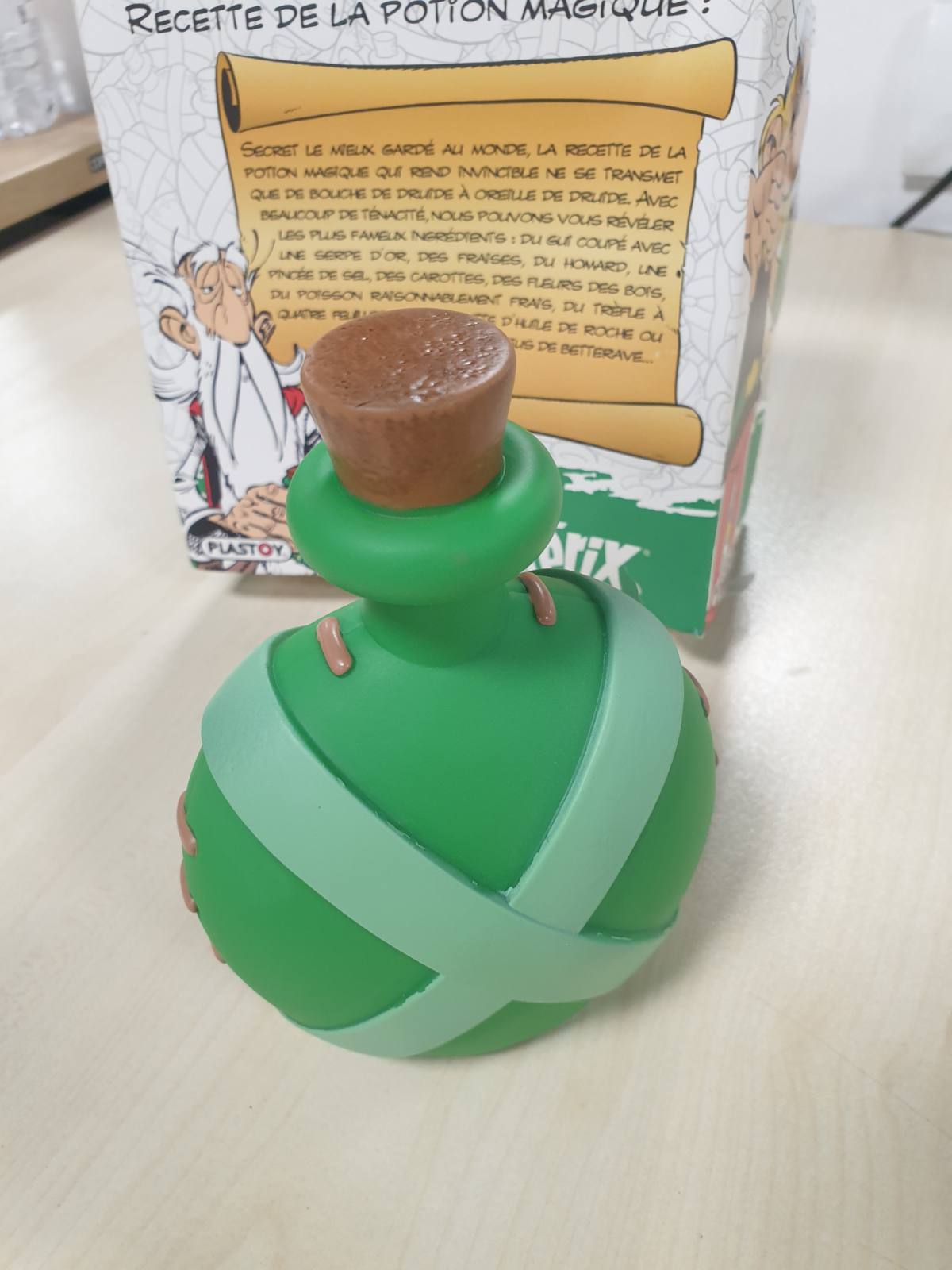 268980 - PLASTOY, Kuti parash/shishe uji Asterix, Plastike, 15 cm