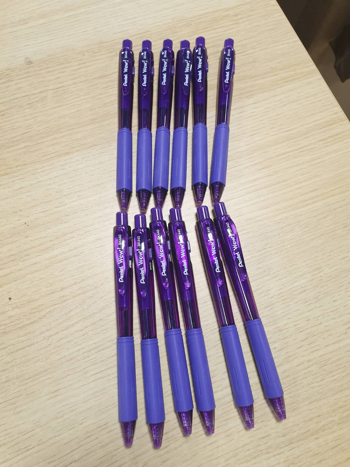 268994 - PENTEL Pako me 12 Stilolapsa të tërheqshëm, me tytë trekëndëshe, ngjyra vjollcë