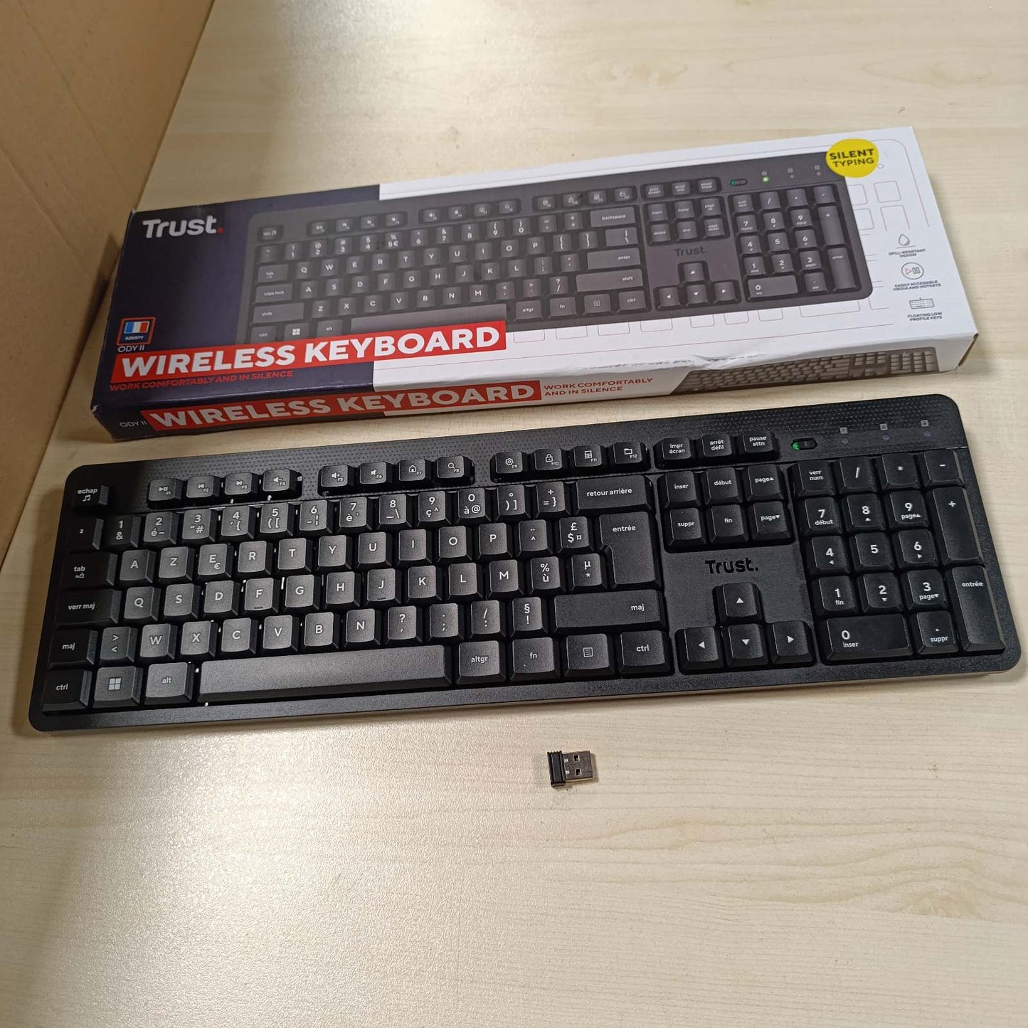 269025 - TRUST Tastierë pa tel ODY II e heshtur, paraqitje franceze AZERTY, taste të sheshta lundruese, rezistente ndaj derdhjeve, marrës USB RF 2.4GHz, për PC, laptop, Mac - e zezë