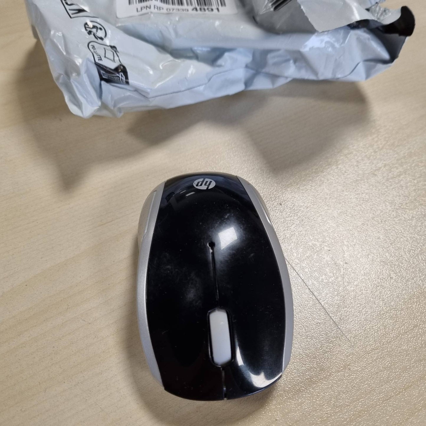 269258 - HP Maus pa tel 200 (2HU84AA) (1000 dpi, 3 butona, rrotë lëvizëse, dongle USB) i zi / argjendtë