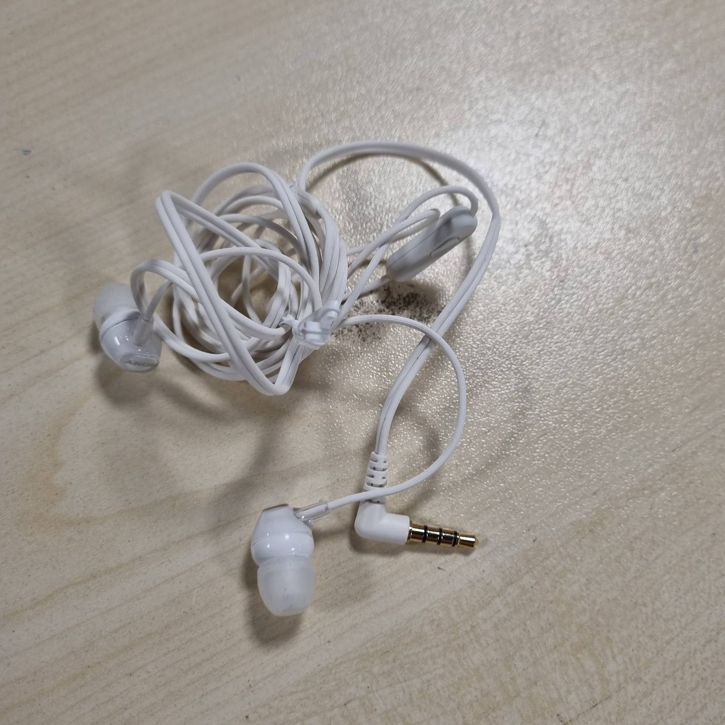 269273 - SONY MDR-EX15AP KUFJE PËR VESH ME FUNKSION KUFJESH, MIKROFON TË INTEGRUAR, TË BARDHA ELDERBERRY