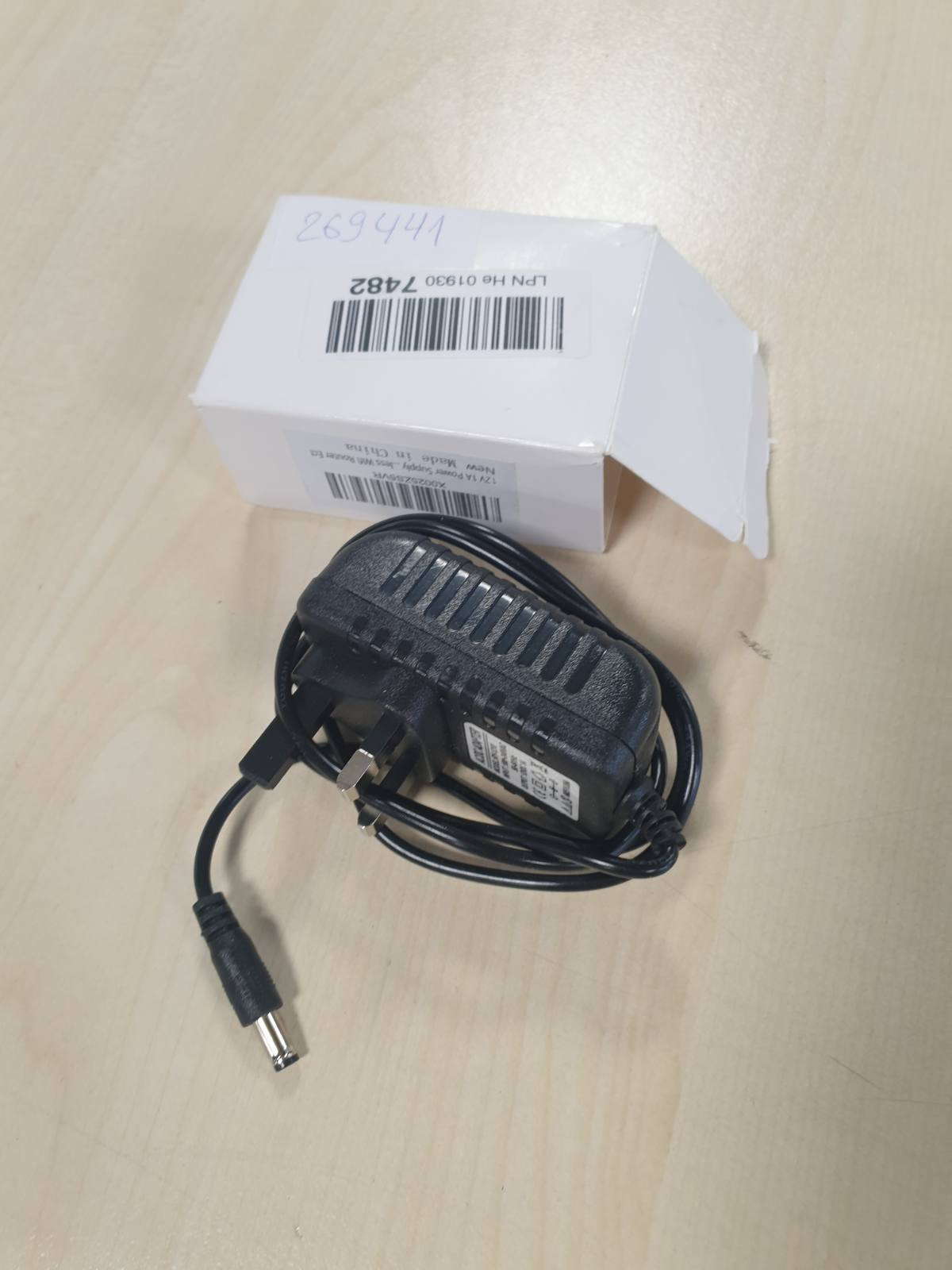 269441 - Adaptues për furnizim me energji 12V 1A, AC në DC, për ventilator kutie, Kamera sigurie IP/CCTV, Tastierë, Router Wifi pa tel