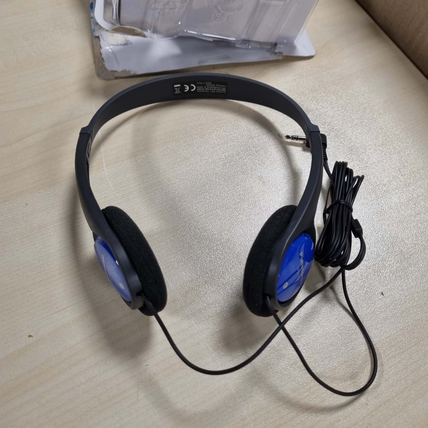 269500 - KUFJE PANASONIC RP-HT010E-A, mbi vesh, gjatësi kablli 1.2 m, të lehta, blu
