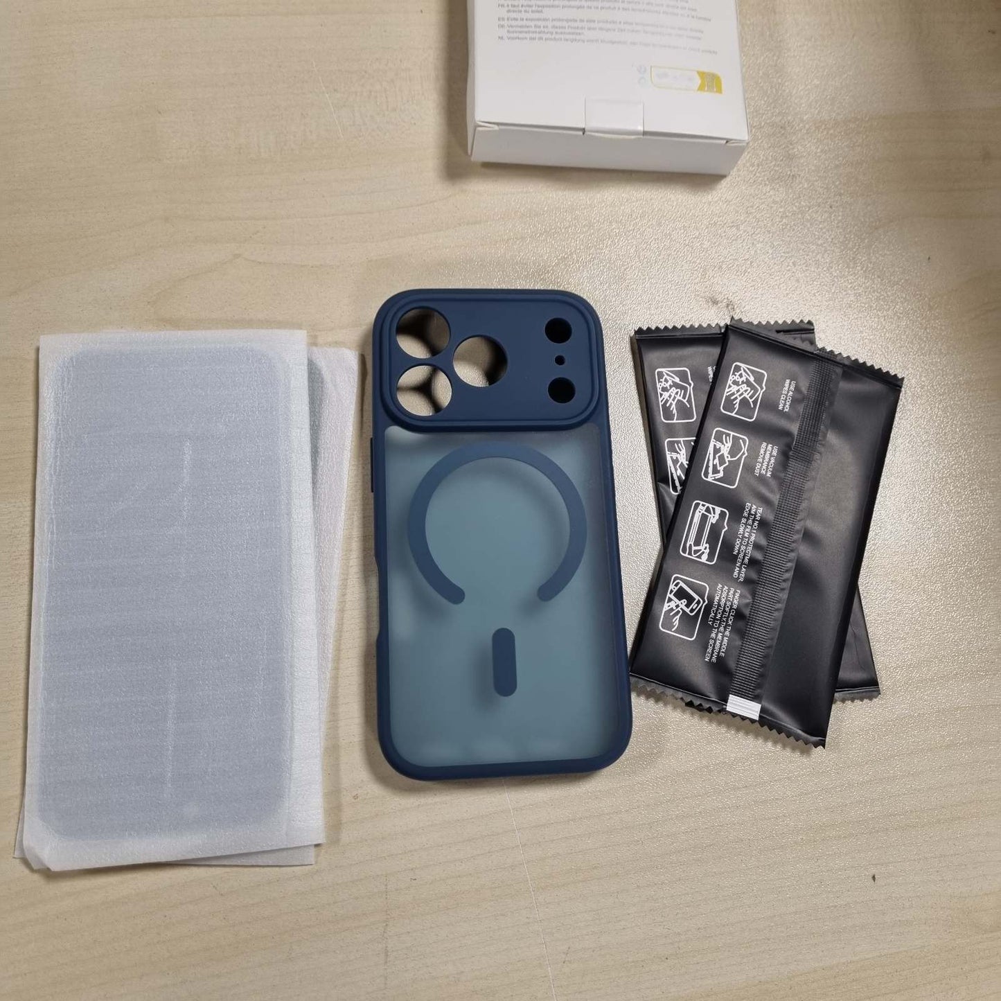 269516 - HELSSITOT Mbështjellëse magnetike për iPhone 17 Pro me 2 mbrojtëse ekrani prej qelqi të temperuar anti-spiun, e pajtueshme me MagSafe, mbulesë e pasme mat transparente, rezistente ndaj goditjeve dhe gërvishtjeve, blu e errët