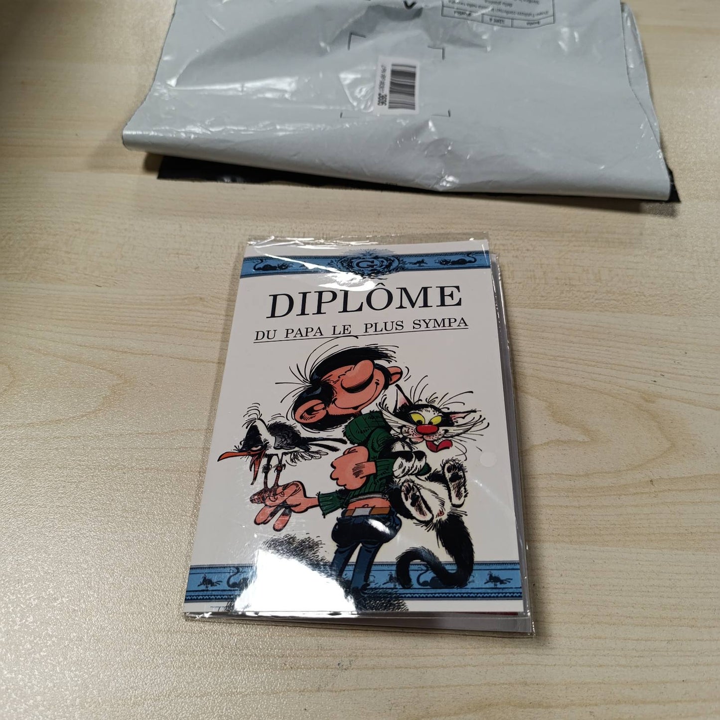 269568 - KARTË E DYFISHTË GLDP-7009 GASTON LAGAFFE me ZARF, Diplomë "Babai Më i Mirë" - Mace dhe Pulëbardhë - Për Ditëlindje ose Ditën e Babait