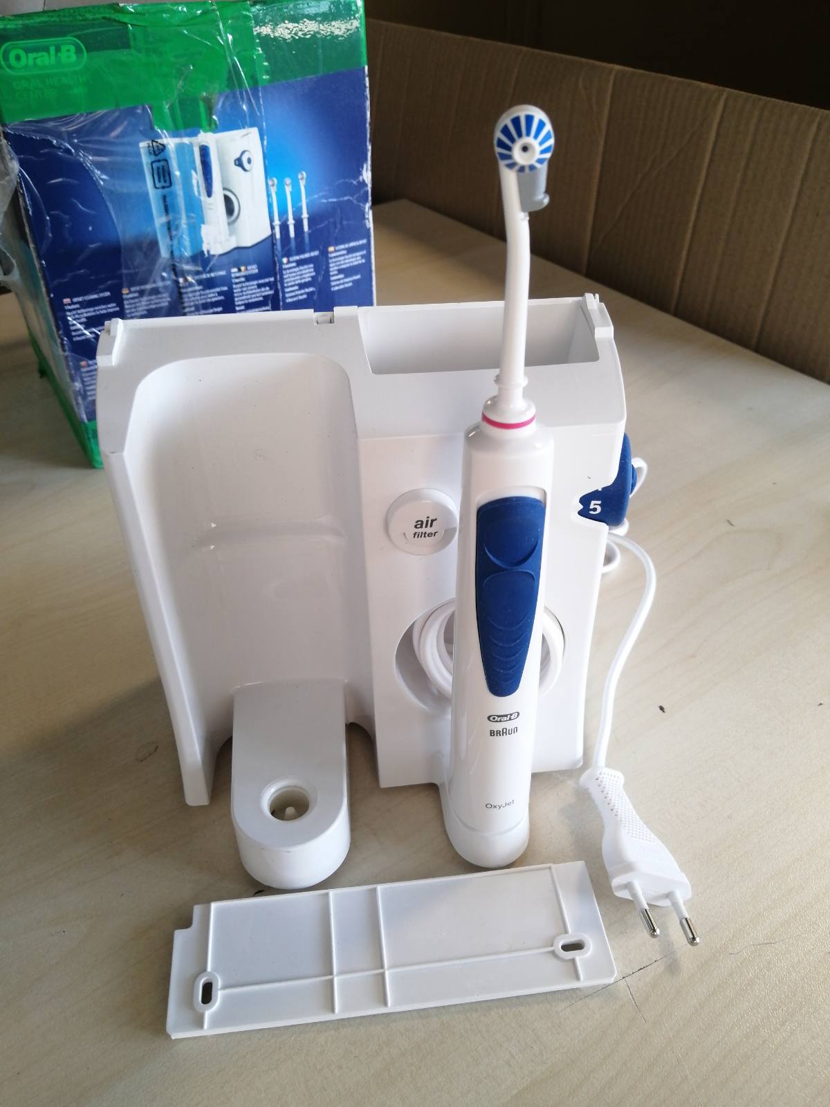 271080 - ORAL-B Pastrues uji Oxyjet, 4 koka, sistem pastrimi të thellë, teknologji mikroflluskash