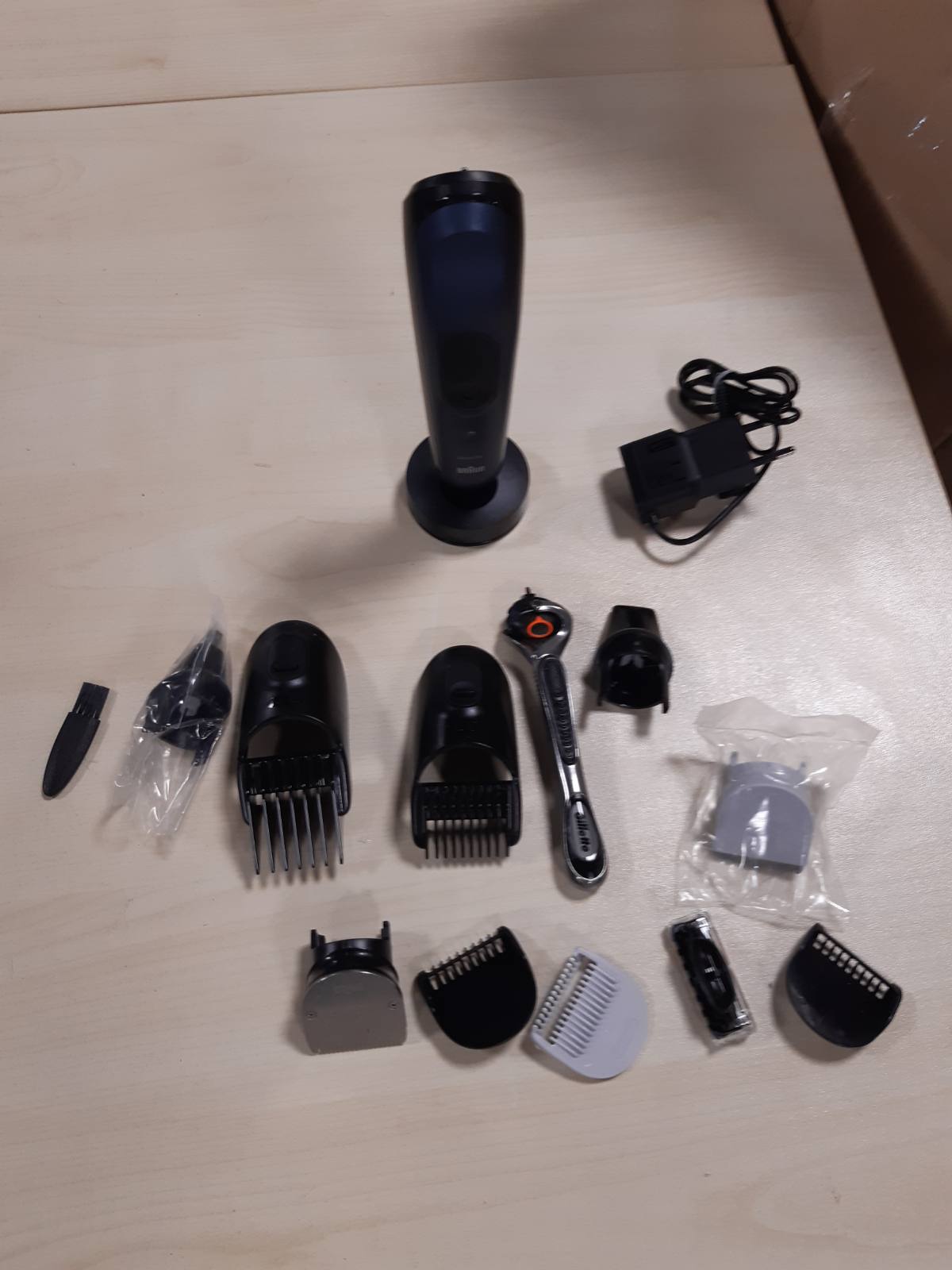 271133 - BRAUN KIT STILIZIMI PËR SHKRUES MJEKRE, Makinë prerëse flokësh për meshkuj, 10-në-1, 100 minuta përdorim, MGK7410 Blu