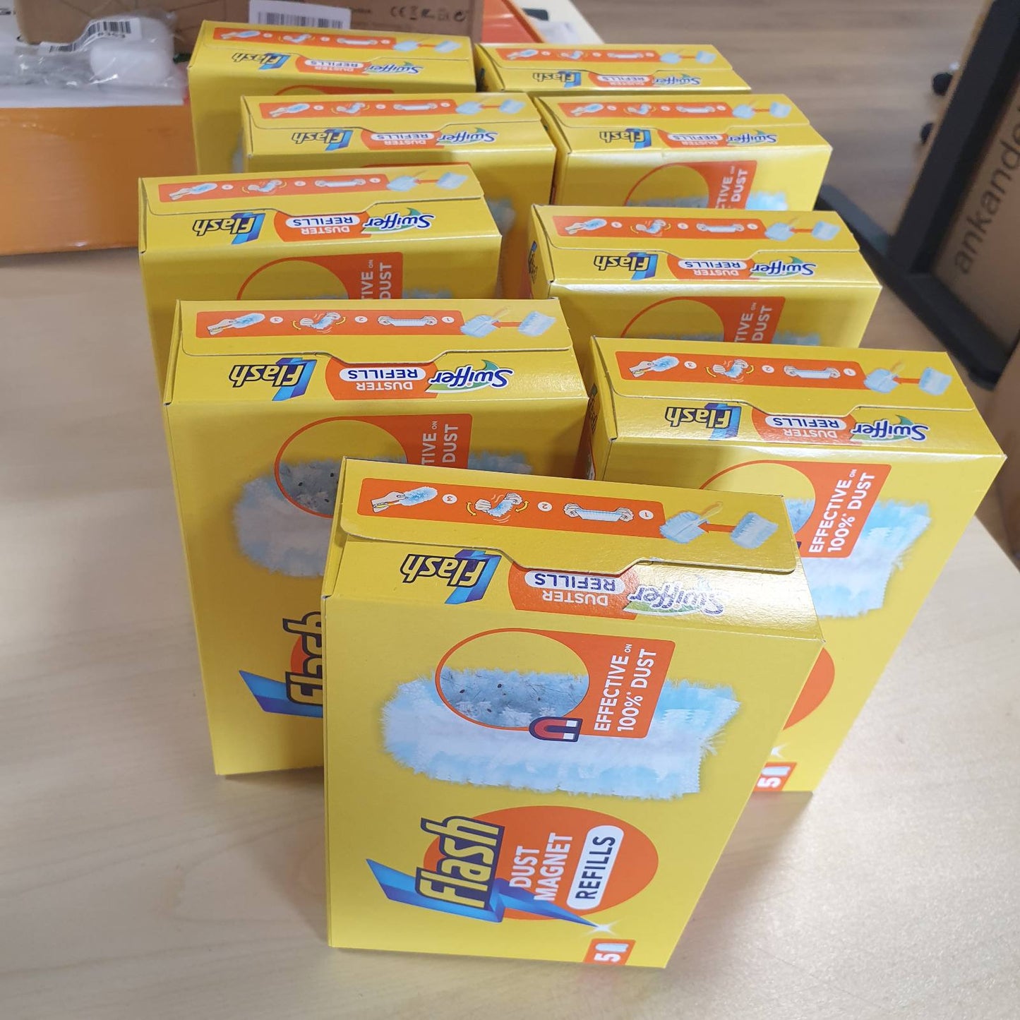 271210 - SWIFFER Mbajtëse pluhuri Duster, 45 fshesa pluhuri, Kap dhe bllokon pluhurin dhe papastërtinë, Format Giga