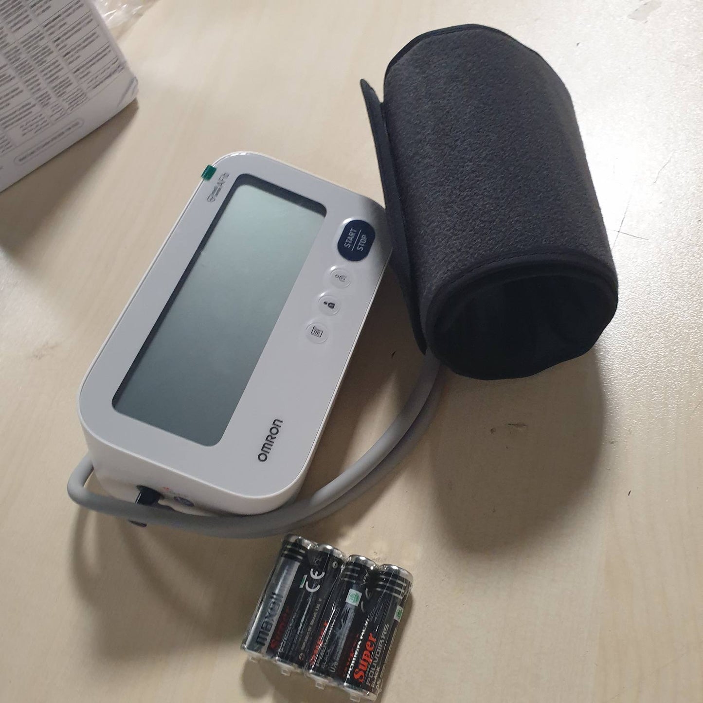 271212 - OMRON X3 Comfort AFib - Monitor dixhital i tensionit të gjakut për krahun e sipërm, zbulim automatik të fibrilacionit atrial (AFib), validuar klinikisht për 2 përdorues