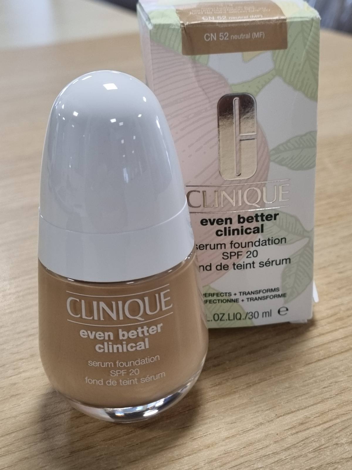271336 - CLINIQUE Fondatinë Even Better Clinical Serum SPF 20 Mbulim të Plotë 30 ml