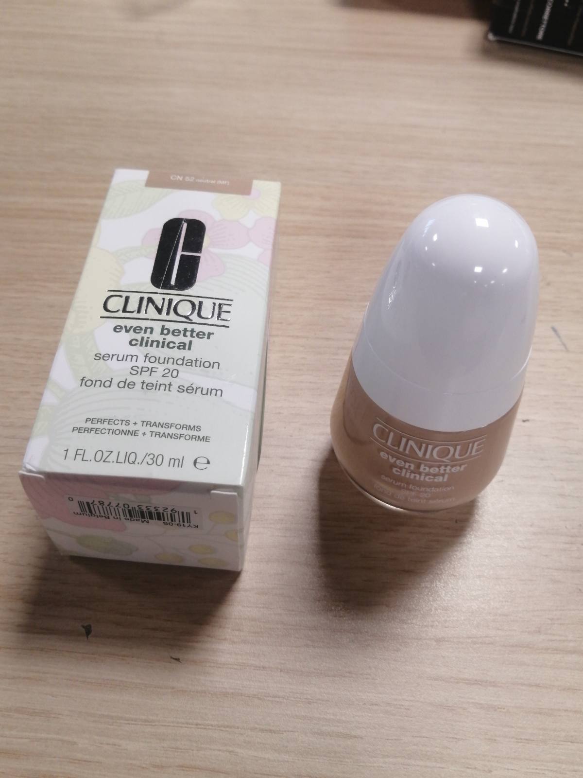 271337 - CLINIQUE Fondatinë Even Better Clinical Serum SPF 20 Mbulim të Plotë 30 ml