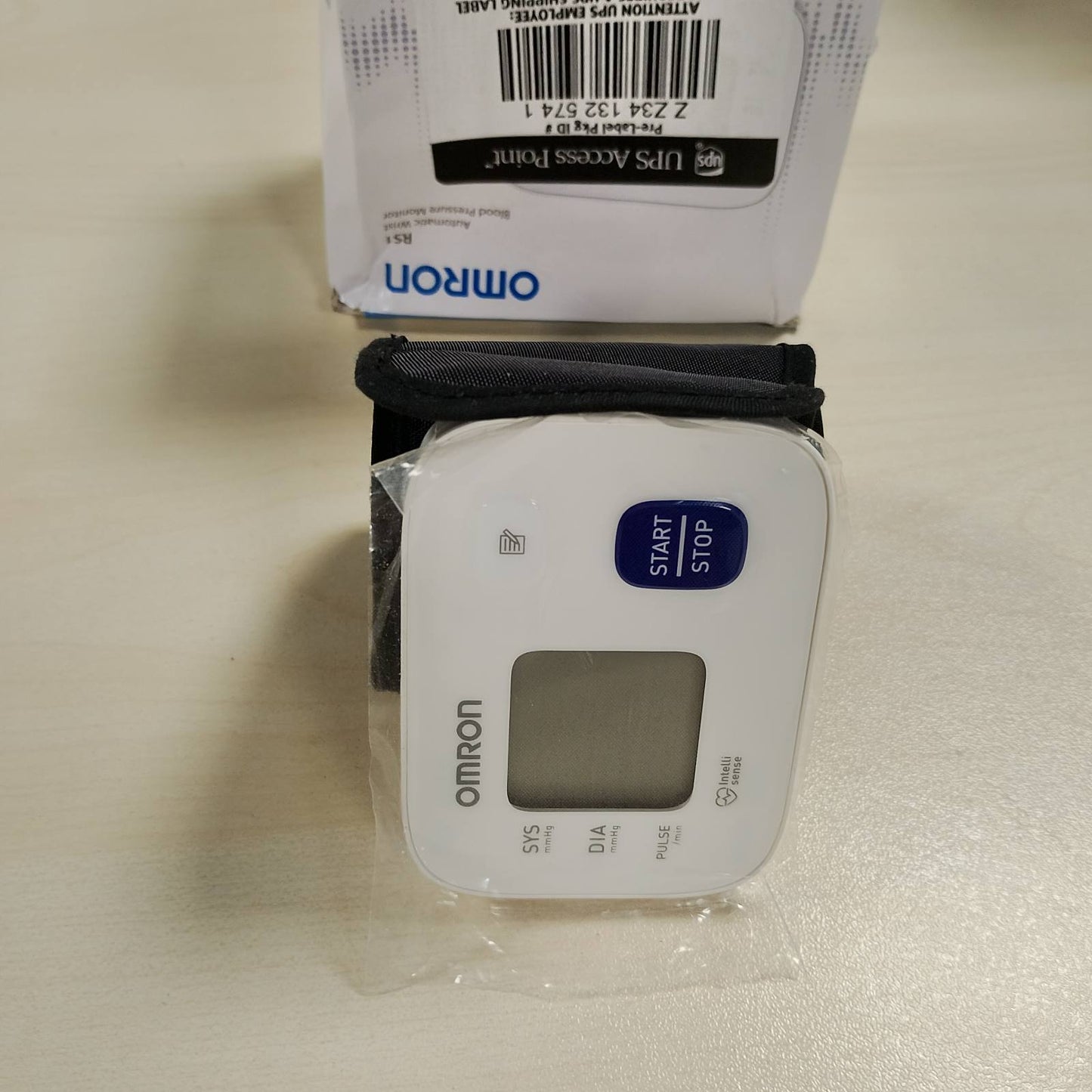 271421 - OMRON Monitor dixhital i tensionit të gjakut për kyçin e dorës, i validuar klinikisht, manshetë 13.5-21.5 cm, matje e saktë