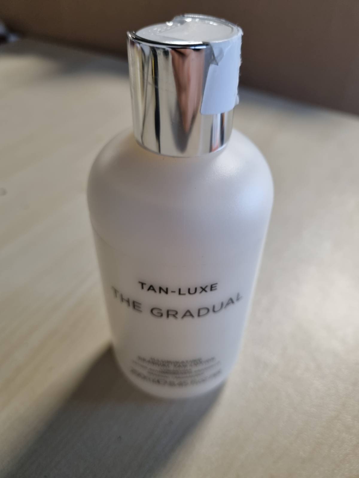 271513 - Tan Luxe Locion Vetë-nxirës THE GRADUAL, 250 ml, kujdes për lëkurën me vetë-nxirje graduale, pa mizori dhe vegan
