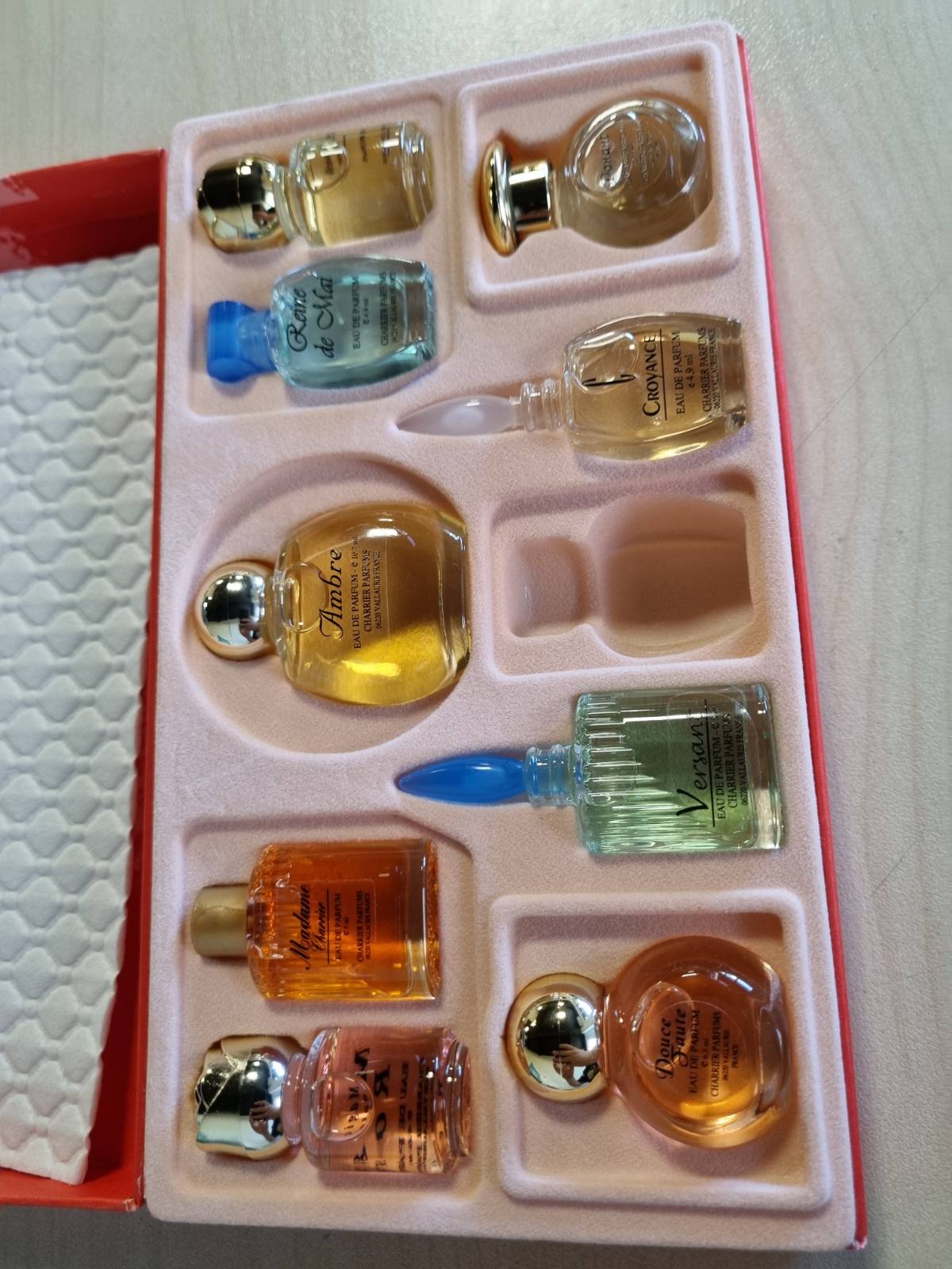 271543 - TOP TEN Set Dhuratash me 10 Eau de Parfum Miniatures - Gjithsej 57.8 ml | 10 copë (1 pako)