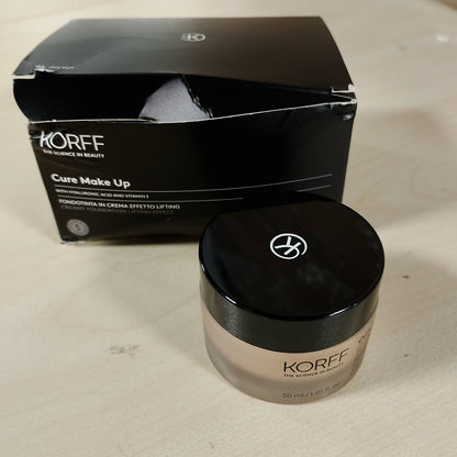 271663 - KORFF Fondatinë me Krem Lifting Effect, 30 ml, mbulim mesatar-i lartë, me Acid Hialuronik dhe Vitaminë E, teksturë kremoze
