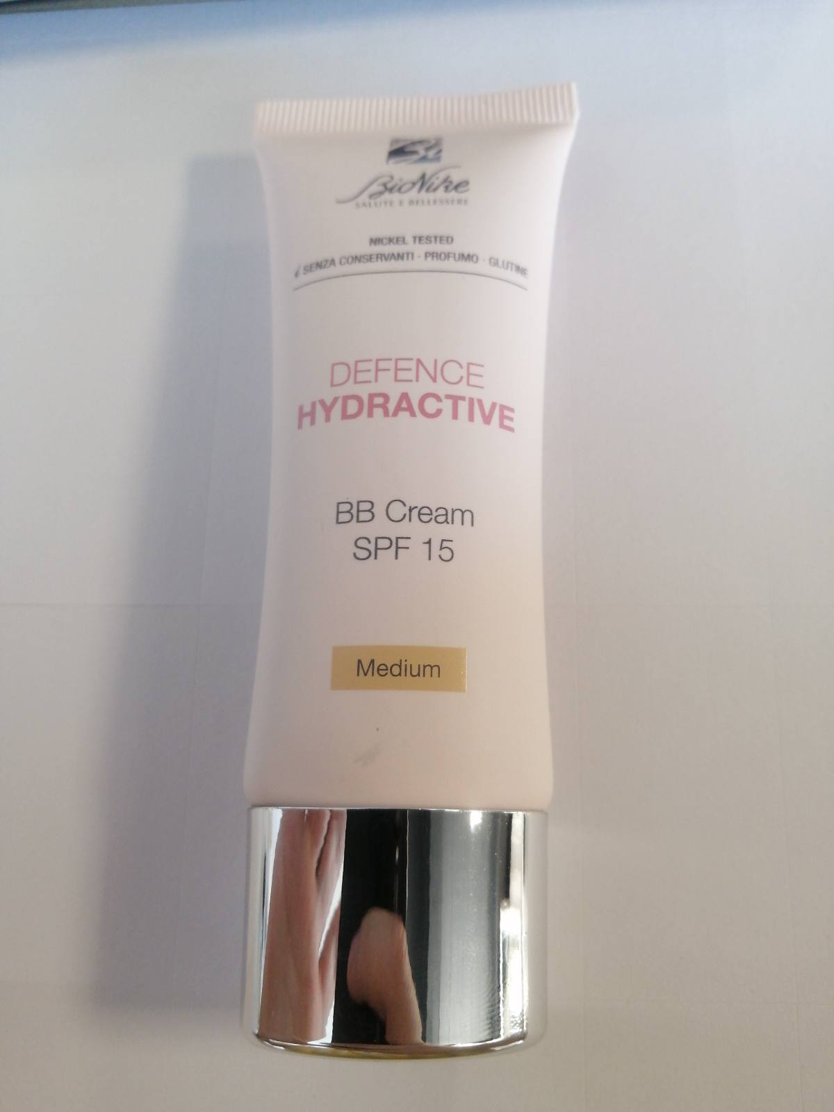 271664 - BIONIKE Defence Hydractive Krem BB Medium, 40 ml, për lëkurë të ndjeshme, hidraton dhe mbron, efekt natyral