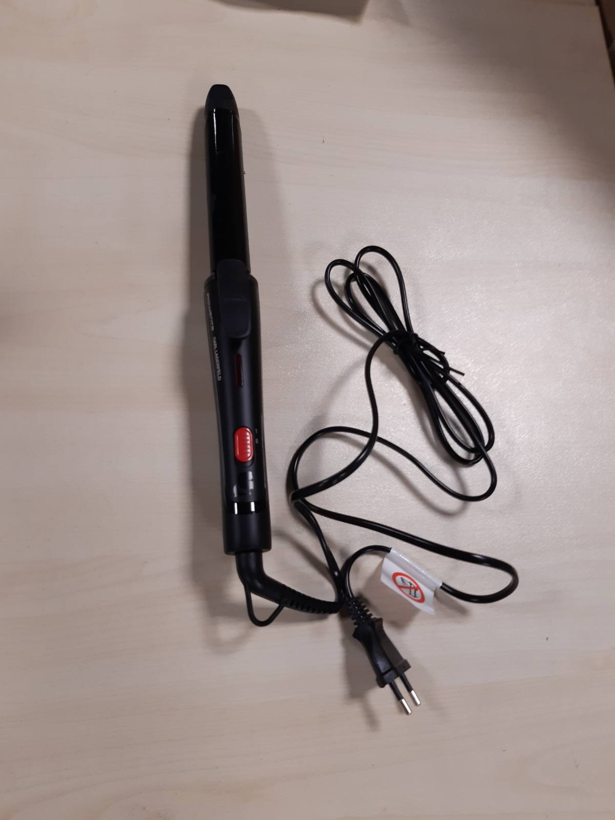 271732 - ROWENTA Hekur kaçurrelash x Karl Lagerfeld CF321L, 25 mm, Veshje me keratinë, Temperaturë konstante 200°C, Ngrohje e shpejtë, Majë e ftohtë, E zezë/E kuqe
